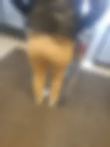 VPL booty in tight pants supermarket closeup creepshot
