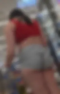 Thickish, nipple-pierced, trashy girl showing her ass for the boys