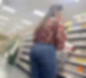 Huge ass hot Latina Milf in jeans