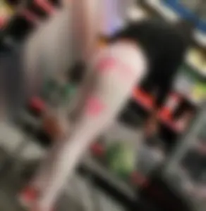 Milf in white and pink leggings