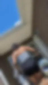Thick ass delivery chick with vpl . She had too many bags and I needed caps