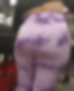 Latina milf with a great body, showing her big ass in pink leggings [OC]