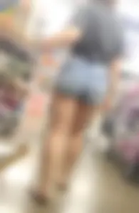 Sexy teen in tight short shorts