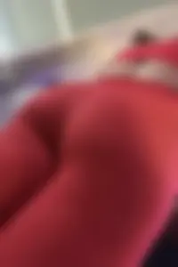 Bulge in red LUPO leggings