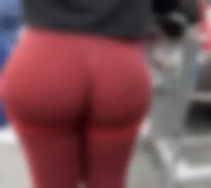 Beautiful huge shapely latina ass leggings