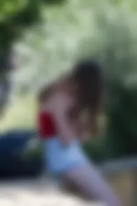 Pretty candid girls with nice legs sitting in denim shorts