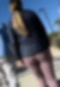Tight Jiggly Blondie in Leggings