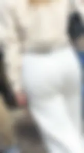 Leggings ladies at the airport