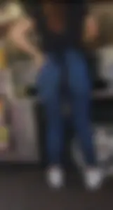 Prime latina vendor in tight Jeans. (GIF)(bonus short cap)