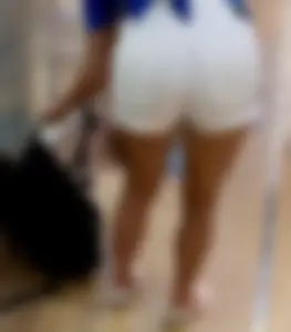 Blonde lady with big boobs showing pokies