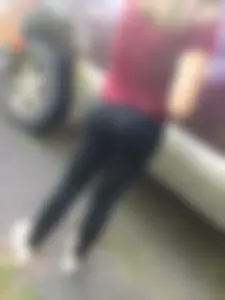 Great teen ass in leggings creepshots by the car