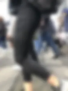 Street Candid Girl With a Hot Booty in Black Skinny Jeans on a Crosswalk Creepshots Gallery