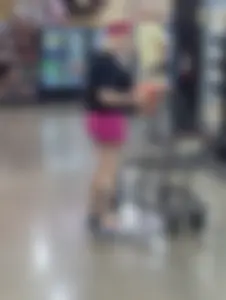 Latina mami w/ amazing bubble in pink shorts
