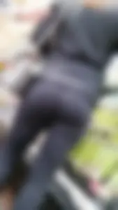 Another nice ass at the grocery store
