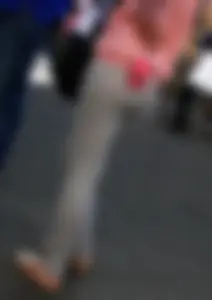 Skinny babe in grey leggings with a nice bubble butt