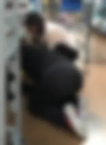 Blonde milf with a nice ass and vtl in leggings on her knees bending over
