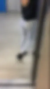 Sexy ass girl in the elevator in grey leggings with vpl