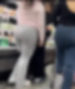 Latina :peach:Shopping with friends (OC)