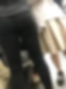 VPL subway teen wearing leggings