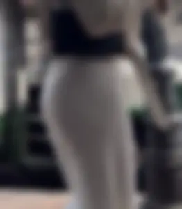 Leggings ladies at the airport