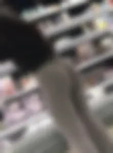 Round juicy Latina booty in gray yoga flare at target