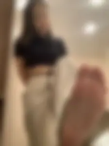 Teen girls and their feet