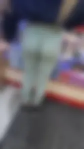 Lassie in shop in tight af leggings