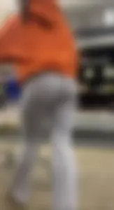 Short Latina has a very sexy ass in tight leggings (+ gifs)