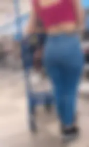 Milf nice ass in jeans