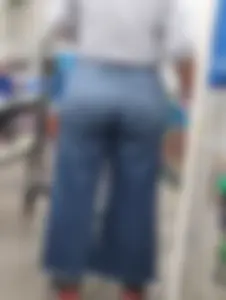 Big Ass Latina Milf Shopping in jeans