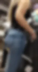 Big booty Milf in jeans