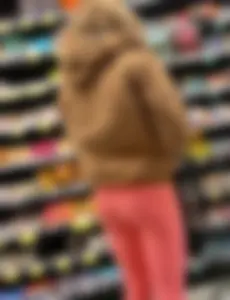 Salmon leggins MILF shopping