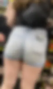 Hot college PAWG in tight Jean shorts!