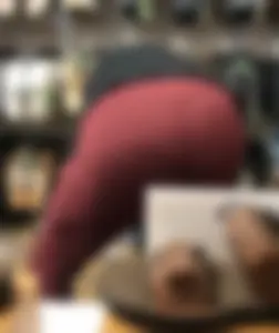 MILF in red leggings bends for the camera