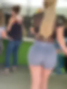 CURVY BLONDE LATINA MILF IN SPANDEX SHORTS!