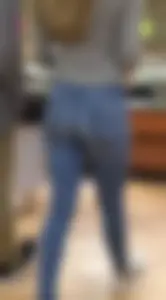 Hot booty in tight blue jeans of a candid girl at the supermarket creepshots