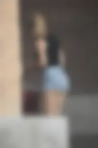 Exposed Cheeks