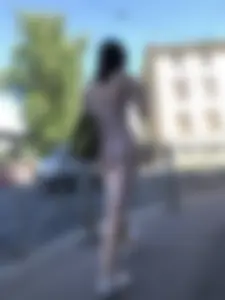 Amazing candid chick wearing a dress, VPL and glimpses of her ass through the fabric