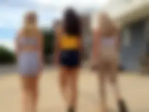 Couple teens walking in shorts and leggings
