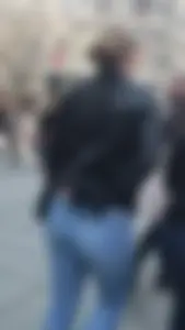 Candid babe with a nice ass in tight jeans