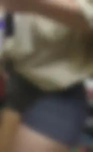 10/10 girl with a fitness body wearing a very sexy short gray shorts [OC]