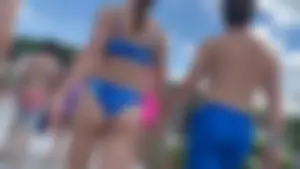 Cheeky bubble butt in bikini picks wedgie