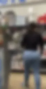 Short Latina has sweet bubblebutt in jeans