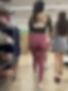 Slim latina shopping and squatting (oc)