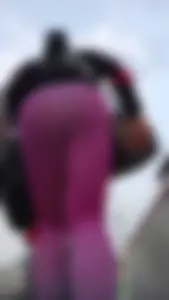 Milf latina en leggings, se le transparentaba toda la tanga