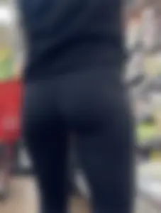 Petite Latina with fit ass in leggings