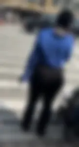 Black Queen with the YAMS in leggings at the airport ( OC , GIFs)