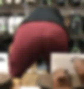 MILF in red leggings bends for the camera