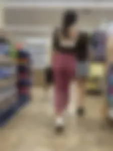 Slim latina shopping and squatting (oc)