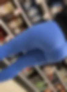 Pawg in blue leggings